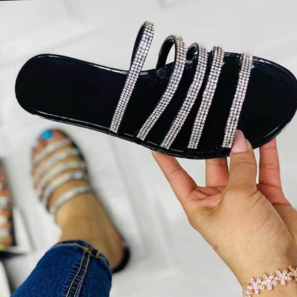 💗ARRIVED 💗Sexy diamond flat black sandals - Picture 4 of 8